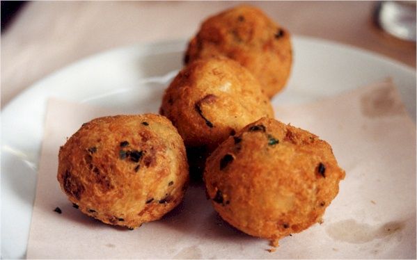 Bunuelos de bacalao, pescado de la cocina catalana