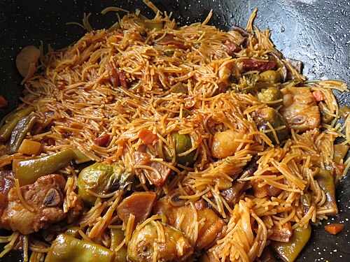 Fideus a la cassola, arroz
